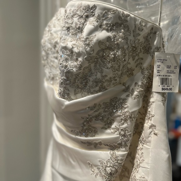 David’s Bridal - Picture 3 of 12